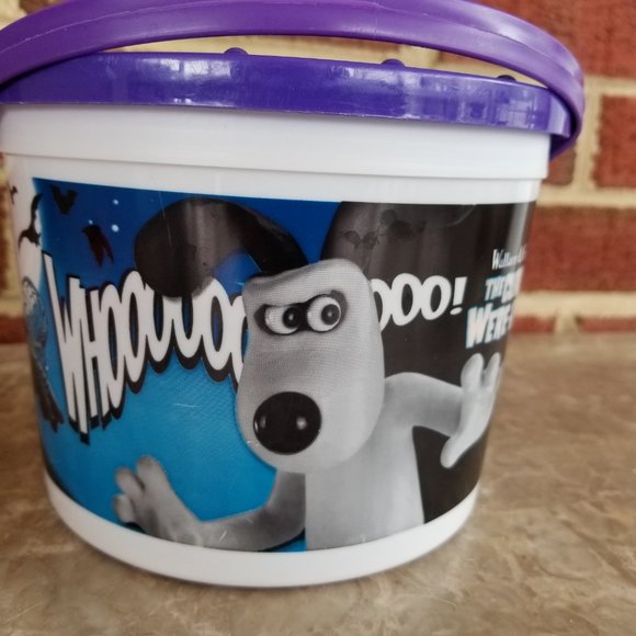 Bundle: Halloween BK Bucket Pail and Crayon Treats with Pumpkin Stickers - Picture 12 of 14